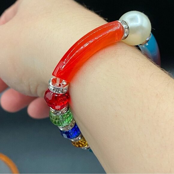 Vibrant Crystal Glass Beads and Ombre Lucite Stretch Bracelet - Picture 6 of 13